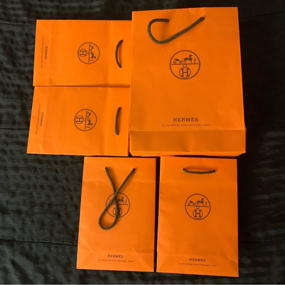 Lot of Hermés shopping bags. 2 sizes.